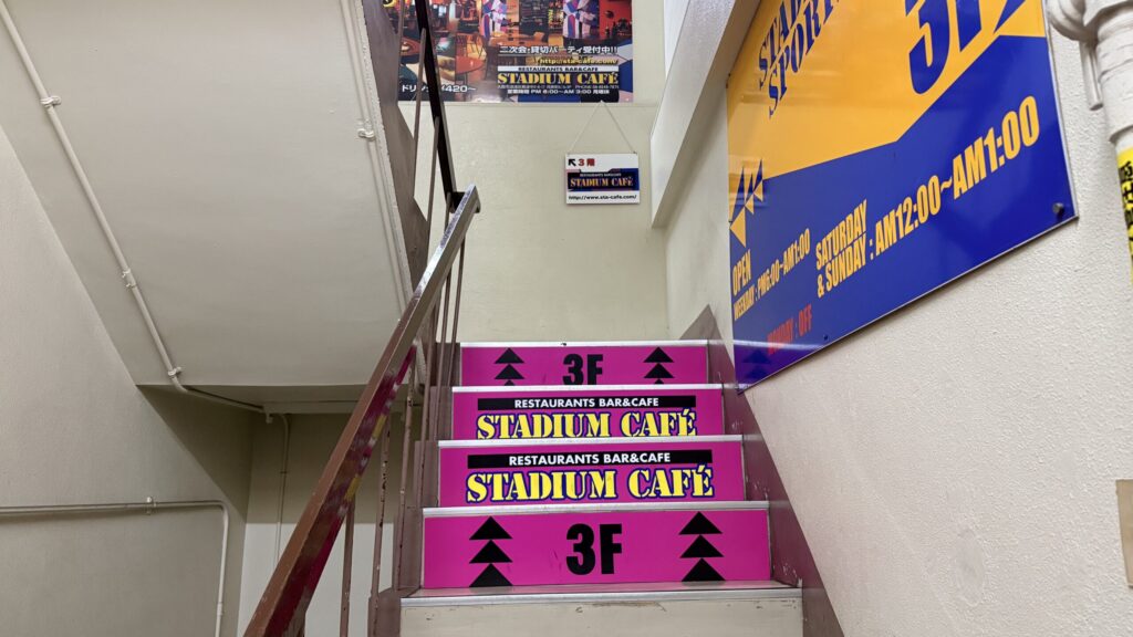 ビル内部の階段