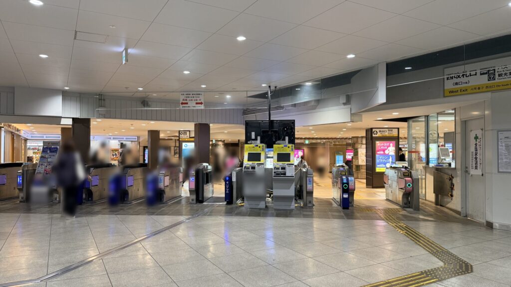 南海高野線堺東駅の西改札口の様子。