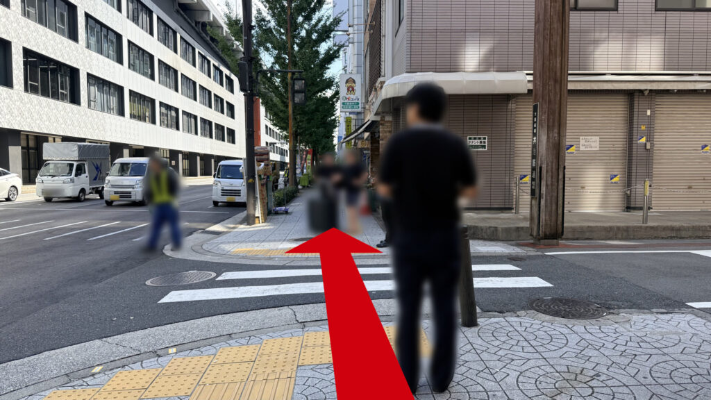 ビル間の横断歩道