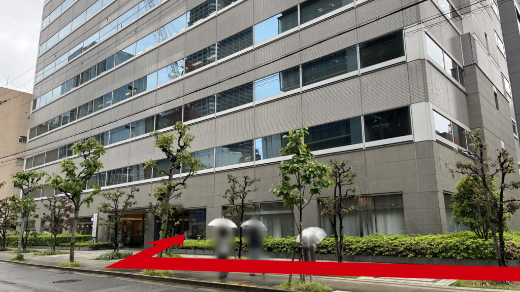 アーバンエース北浜ビルを正面右手からみた図